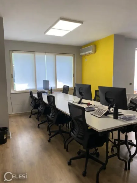 Tirane, jepet me qera zyre Kati 5, 132 m² 2500€ (bllok)