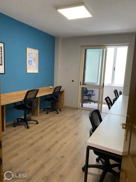 Tirane, jepet me qera zyre Kati 5, 132 m² 2500€ (bllok)