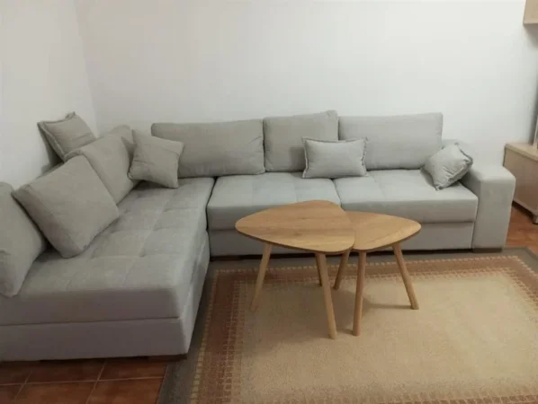 Tirane, jepet me qera apartament 2+1+Ballkon Kati 5, 90 m² 680 € (hoxha tasim)
