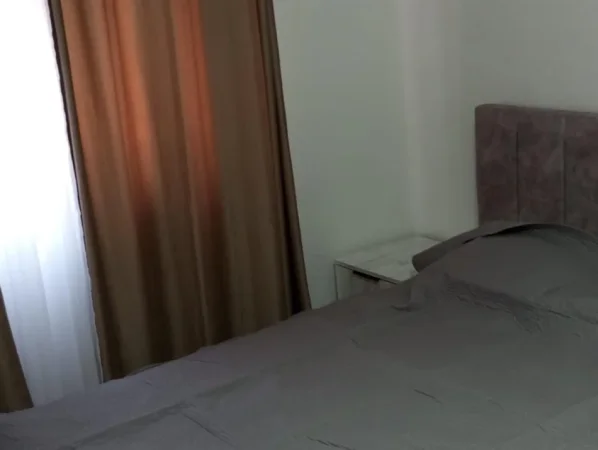 Tirane, jepet me qera apartament 2+1+Ballkon Kati 5, 90 m² 680 € (hoxha tasim)