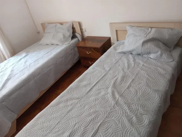 Tirane, jepet me qera apartament 2+1+Ballkon Kati 5, 90 m² 680 € (hoxha tasim)