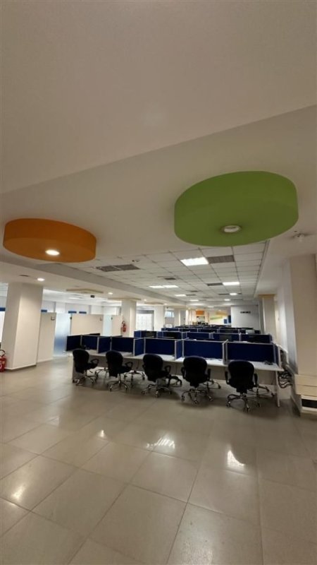 Tirane, jepet me qera zyre Kati -1, 1.400 m² 12.000 € (HOTEL HILTON)