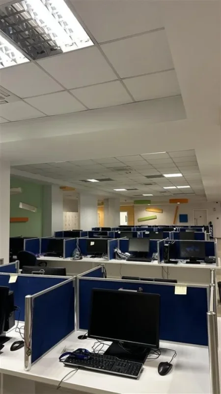 Tirane, jepet me qera zyre Kati -1, 1.400 m² 12.000 € (HOTEL HILTON)