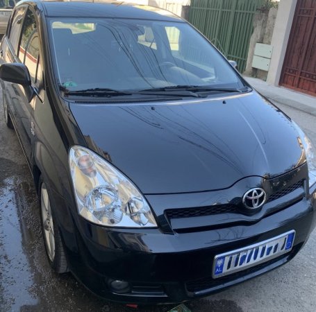 Tirane, shitet makine Toyota Nafte, e zeze manuale Kondicioner 200.100 km 4.700 €