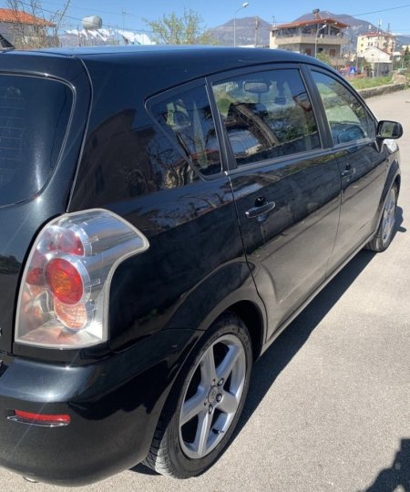 Tirane, shitet makine Toyota Nafte, e zeze manuale Kondicioner 200.100 km 4.700 €