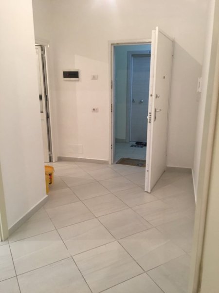Tirane, jepet me qera apartament 2+1+Ballkon Kati 3, 95 m² 85.000 leke (Ne fund te rruges Don Bosko)