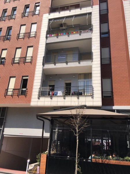 Tirane, jepet me qera apartament 2+1+Ballkon Kati 3, 95 m² 85.000 leke (Ne fund te rruges Don Bosko)