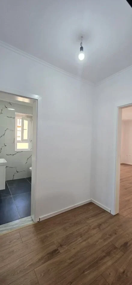 Tirane, shes apartament 1+1+Aneks+Ballkon Kati 3, 56 m² 153.000 € (Ministria e Drejtesise(Bulevardi Zogu I Pare))