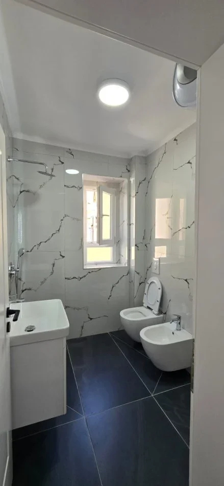 Tirane, shes apartament 1+1+Aneks+Ballkon Kati 3, 56 m² 153.000 €