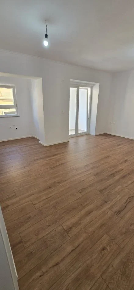 Tirane, shes apartament 1+1+Aneks+Ballkon Kati 3, 56 m² 153.000 €