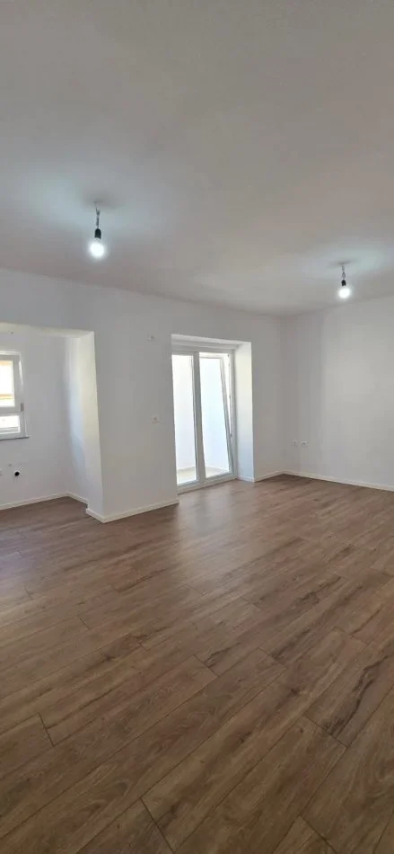 Tirane, shes apartament 1+1+Aneks+Ballkon Kati 3, 56 m² 153.000 €