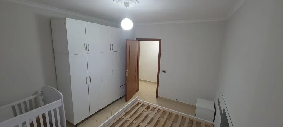Tirane, jepet me qera apartament 1+1+Ballkon Kati 1, 350 € (Rafaelo 2002 Residence)