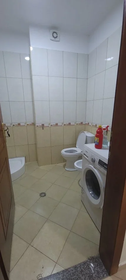Tirane, jepet me qera apartament 1+1+Ballkon Kati 1, 350 € (Rafaelo 2002 Residence)