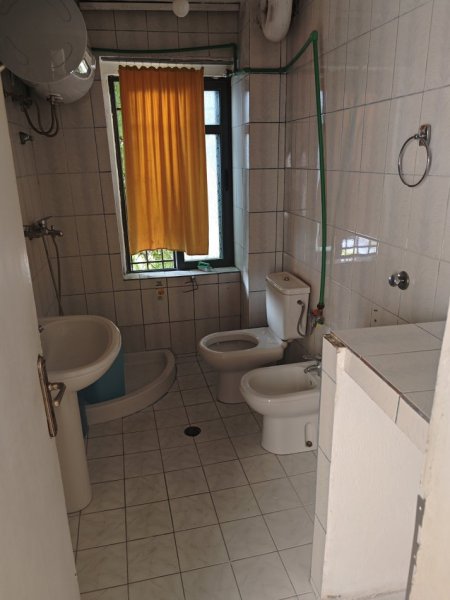 Tirane, jepet me qera apartament 1+1 Kati 2, 65 m² 250 € (Rruga Pandi Dardha)