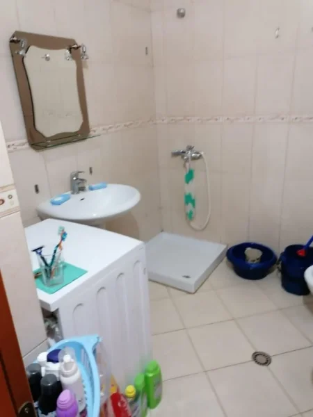 Tirane, jepet me qera apartament 3+1 Kati 3, 90 m² 600 € 