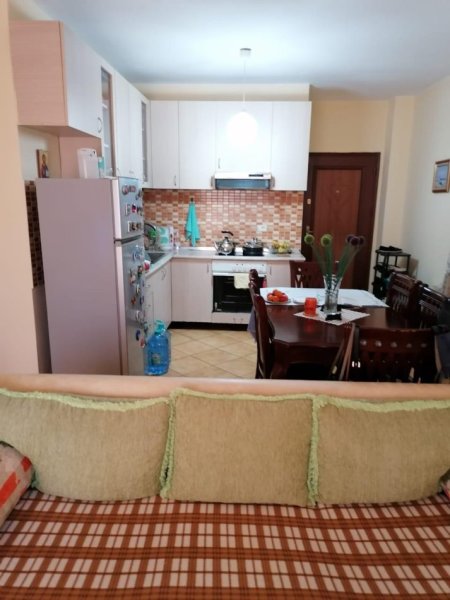 Tirane, jepet me qera apartament 1+1+Ballkon Kati 1, 90 m² 350 € 