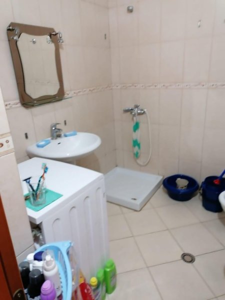 Tirane, jepet me qera apartament 1+1+Ballkon Kati 1, 90 m² 350 € 