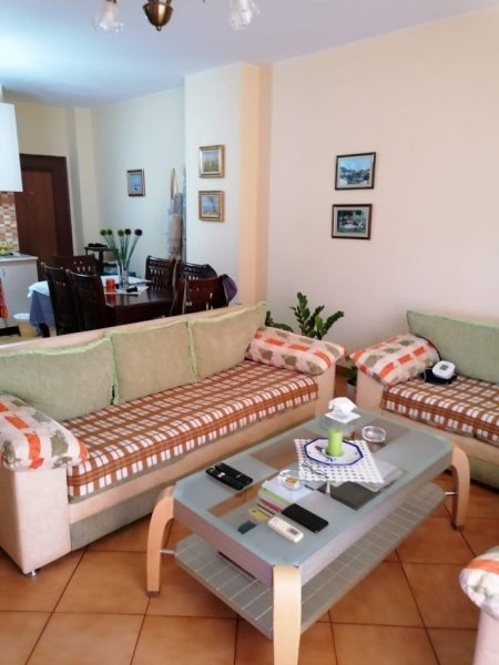 Tirane, jepet me qera apartament 1+1+Ballkon Kati 1, 90 m² 350 € 