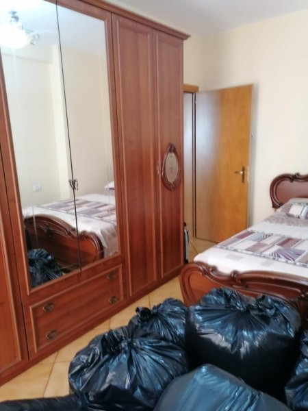 Tirane, jepet me qera apartament 1+1+Ballkon Kati 1, 90 m² 350 € 