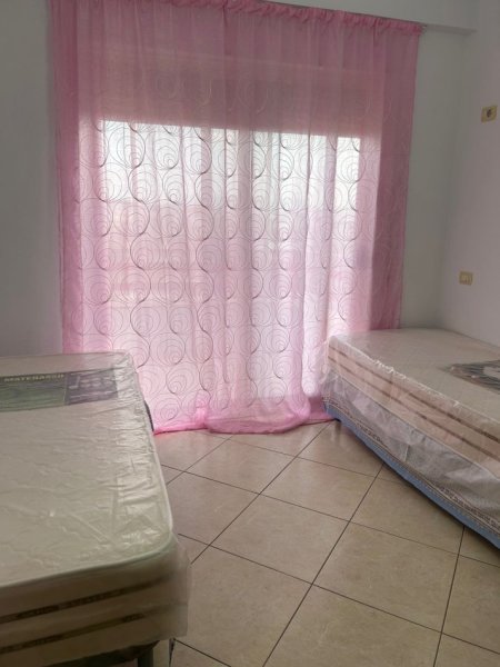 Tirane, jepet me qera apartament 2+1+Ballkon Kati 6, 95 m² 600 € (Midis Rrugës Bardhyl dhe Pediatrisë)