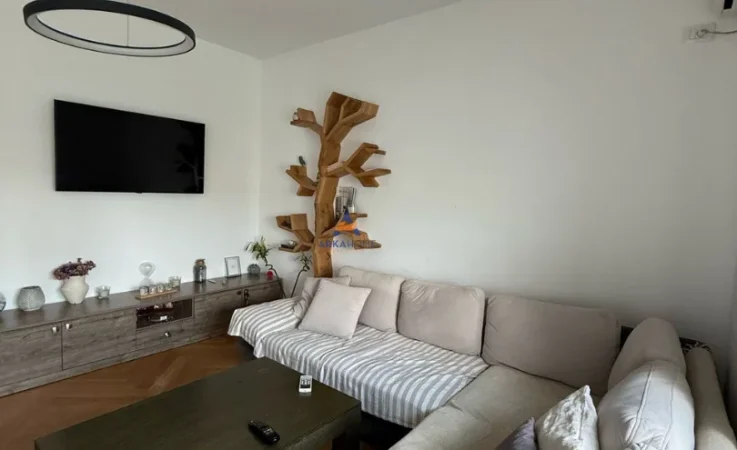 Tirane, jepet me qera apartament 1+1+BALLKON TE AMBASADOR 3,STADIUMI AIR ALBANIA 1300 EURO