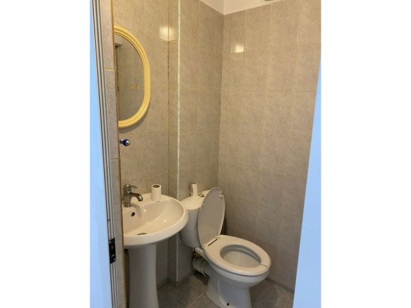 Tirane, jepet me qera ambjent biznesi Kati 0, 122 m² 1.500 € 