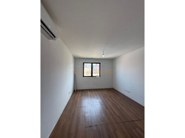 Tirane, jepet me qera apartament 1+1+Ballkon Kati 3, 450 € (Rruga Teodor Keko)