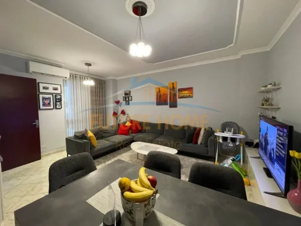 Tirane, jepet me qera apartament 2+1 Kati 3, 95 m² 500 € 