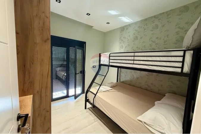 Tirane, shitet Vile 4+1+Ballkon , 450.000 € 