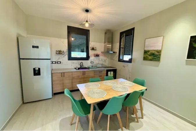 Tirane, shitet Vile 4+1+Ballkon , 450.000 € 