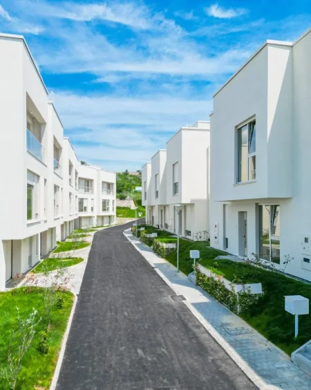 Tirane, shes Vile 3 Katshe Kati 3, 197 m² 360.000 € (Rruga e Turdive)