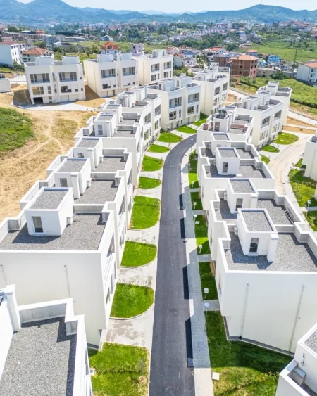 Tirane, shes Vile 3 Katshe Kati 3, 197 m² 360.000 € (Rruga e Turdive)