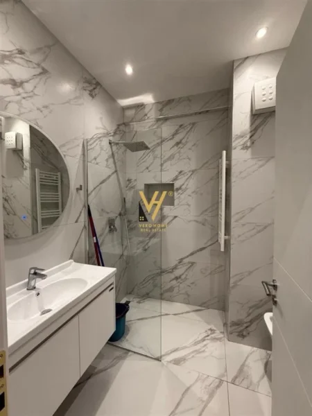 Tirane, jepet me qera apartament 1+1+Ballkon Kati 1, 70 m² 600 € (ASTIR)