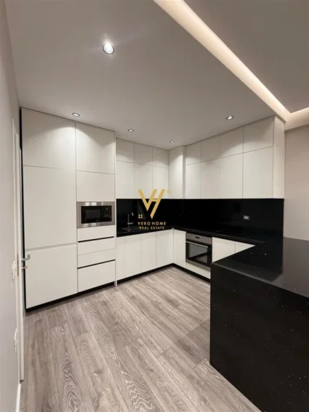 Tirane, jepet me qera apartament 1+1+Ballkon Kati 1, 70 m² 600 € (ASTIR)