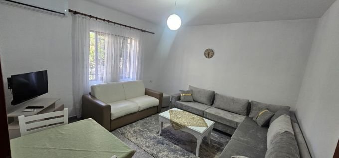 Tirane, jepet me qera apartament 1+1+Aneks+Ballkon Kati 1, 65 m² 500 € (Rruga e kavajes)