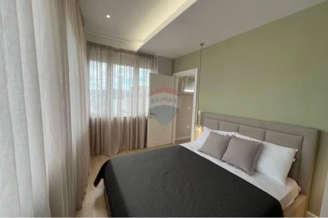 Tirane, shitet apartament 1+1+Ballkon Kati 8, 133.000 € 