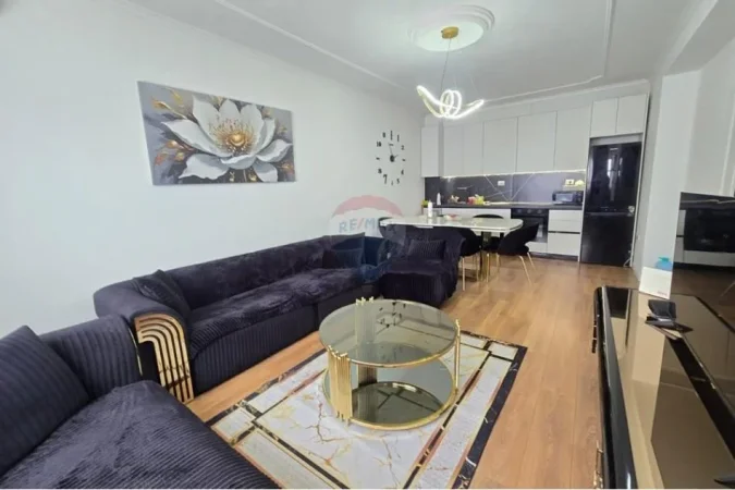 Tirane, shitet apartament 2+1+Ballkon , 90 m² 155.000 € 