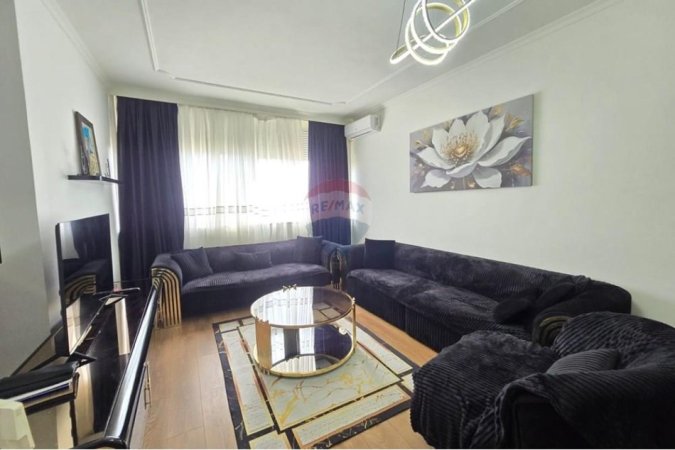 Tirane, shitet apartament 2+1+Ballkon , 90 m² 155.000 € 
