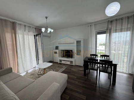 Tirane, jepet me qera apartament 2+1 Kati 3, 88 m² 500 € (UNAZA RE ,KOMPLEKSI JOLLA)