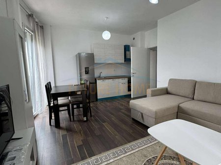 Tirane, jepet me qera apartament 2+1 Kati 3, 88 m² 500 € (UNAZA RE ,KOMPLEKSI JOLLA)
