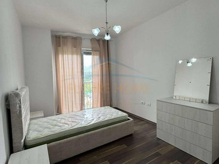 Tirane, jepet me qera apartament 2+1 Kati 3, 88 m² 500 € (UNAZA RE ,KOMPLEKSI JOLLA)