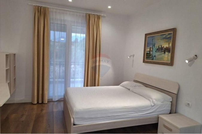 Tirane, jepet me qera Vile 4+1+Ballkon , 525 m² 1.800 € 