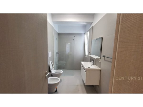 Tirane, jepet me qera apartament 2+1 Kati 4, 96 m² 700 € (Tek River Residence)