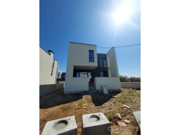 Durres, shes Vile 3+1 Kati 2, 712 m² 530.000 € (Hamallaj)