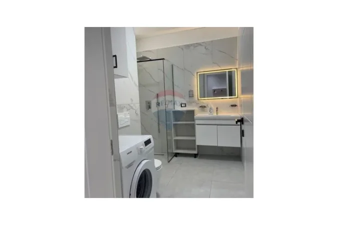 Tirane, shitet apartament 2+1+Ballkon , 111 m² 
