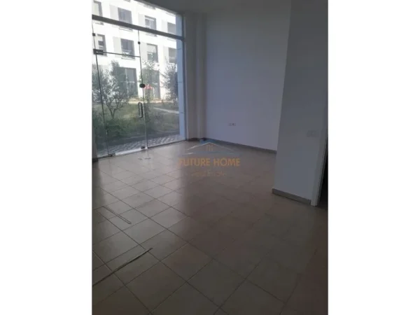 Tirane, jepet me qera ambjent biznesi Kati 0, 33 m² 240 € (RRUGA SIRI KODRA)