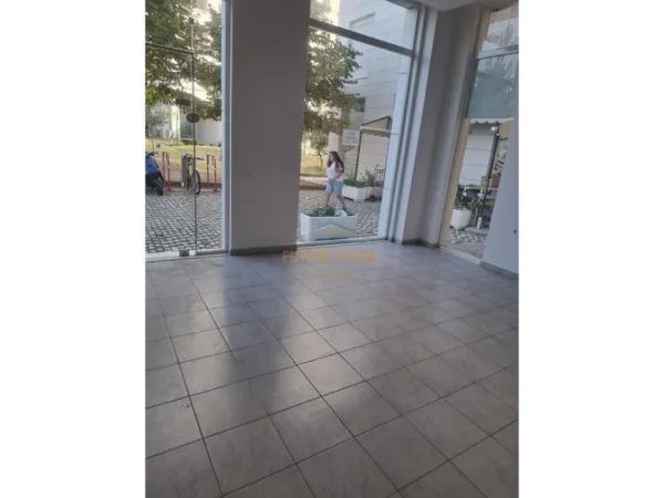 Tirane, jepet me qera ambjent biznesi Kati 0, 37 m² 250 € (RRUGA SIRI KODRA)
