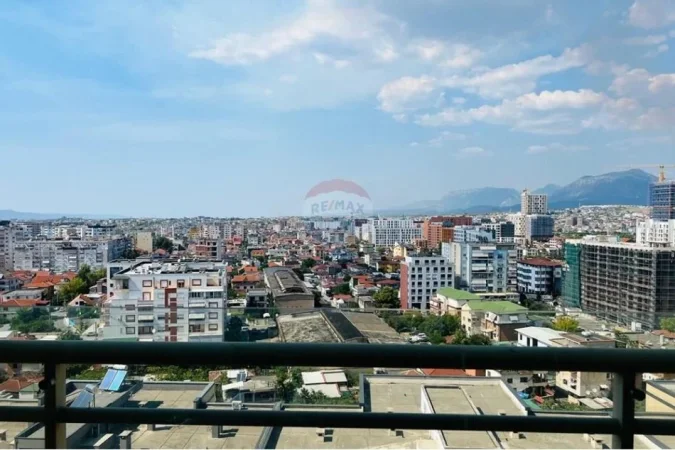Tirane, shitet apartament 2+1+Ballkon , 100 m² 