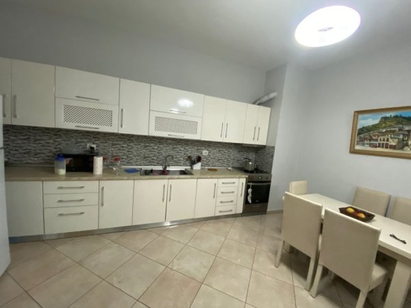 Tirane, shitet apartament 2+1+Ballkon Kati 1, 116 m² 145.000 € (Fresk)
