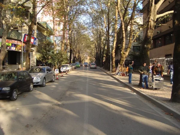 Tirane, jepet me qera zyre Kati 4, 57 m² 900 € (prane RTSH-se)